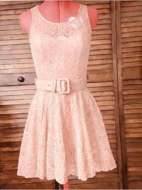 INA Pink Peach Blush Sleeveless Lace Fit and Flare Dress with Belt Sz M